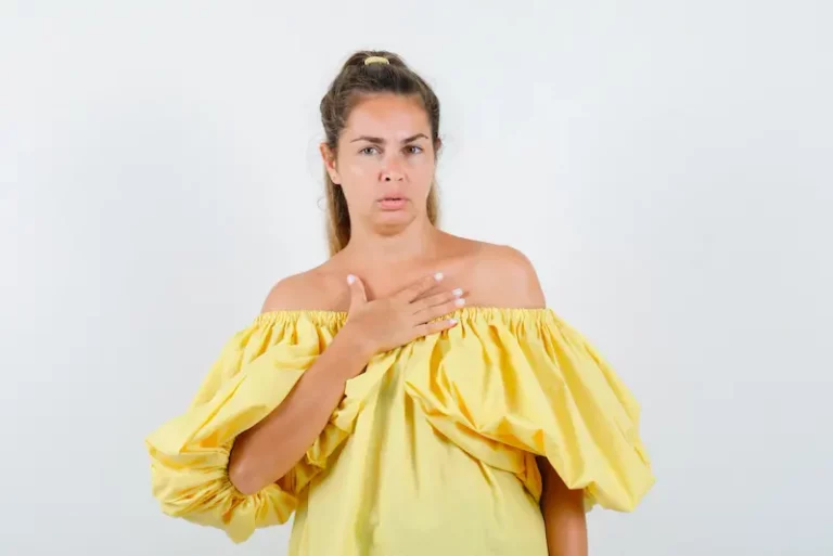 Écoulement du mamelon : quand faut-il s’inquiéter et quels examens faire ?