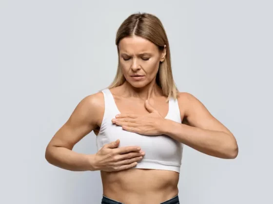 Sein gonflé ou sensible : causes fréquentes et examens recommandés