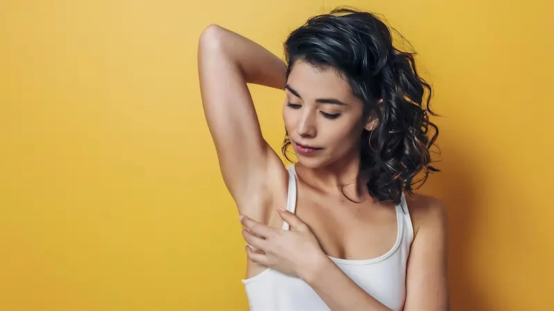 Boule sous l’aisselle : est-ce lié au sein et quels examens faire ?