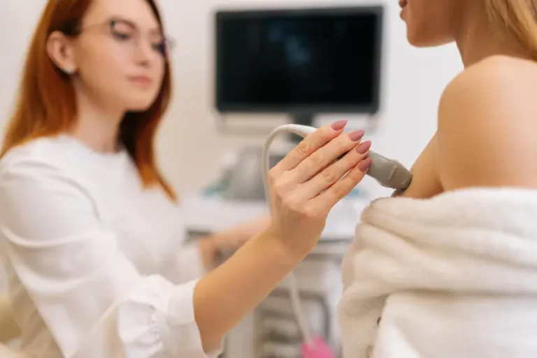 Échographie mammaire à Marseille : quand faire cet examen