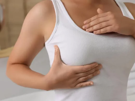 Auto-palpation des seins : la méthode en 5 étapes