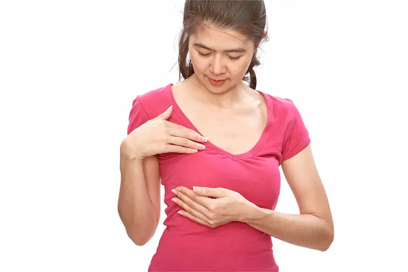 Auto-palpation des seins : la méthode en 5 étapes