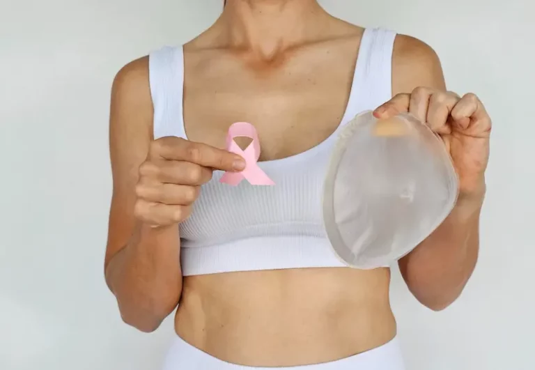Mammographie et prothèses mammaires : comment ça se passe ?