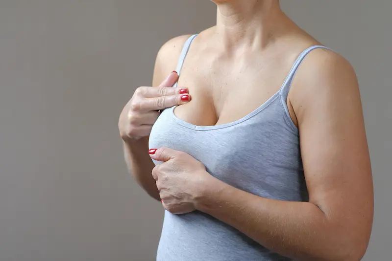 Mastodynie : pourquoi vos seins sont douloureux ?